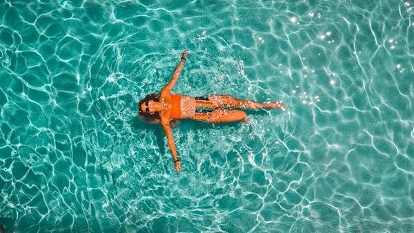 10 Accessoires indispensables pour dynamiser votre séance d'Aquagym