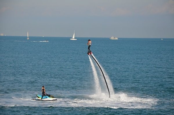 Top destinations pour pratiquer le Flyboard en France : Trouvez votre spot idéal !