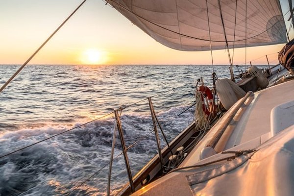 10 Conseils Essentiels pour une Location de Bateau à Voile Réussie