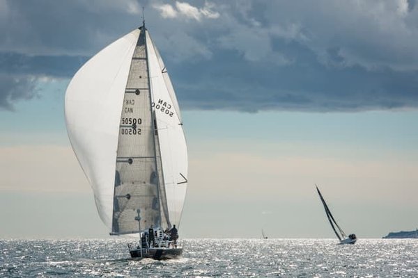 10 Conseils Essentiels pour Apprendre la Navigation à la Voile avec Facilité