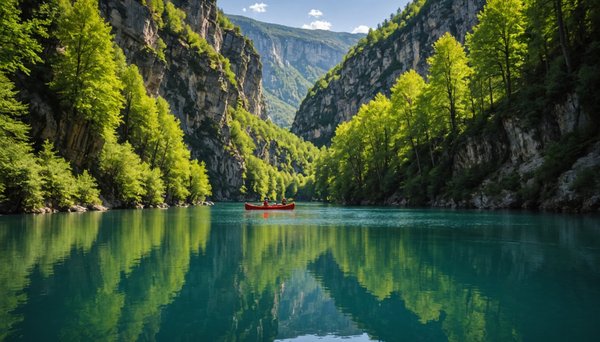 Profitez d'une aventure unique avec la location de canoe aux gorges du tarn
